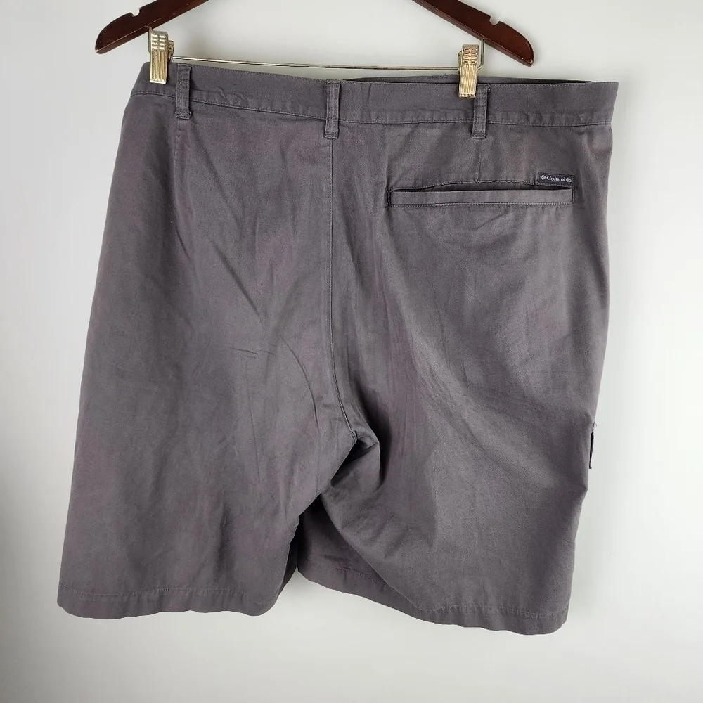 Columbia Men's Flat Front Shorts Gray Size 46 x 10
